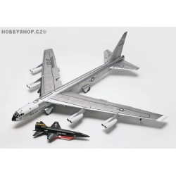 B-52B Stratofortress w/X-15 Rocket Plane - 1/72 kit